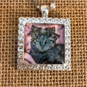 NWT Violet Cottage Artwork Necklace Cat With Floral Crown Silver Tone Faux Pearl